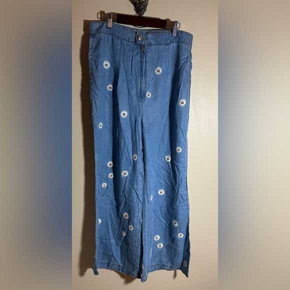 POL Denim - NWOT POL Daisy Denim Pants Size Small